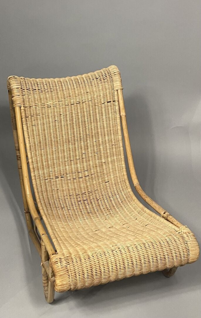 Travail des années 1960 dans le goût de Tito AGNOLI - Chaise longue en rotin tr…