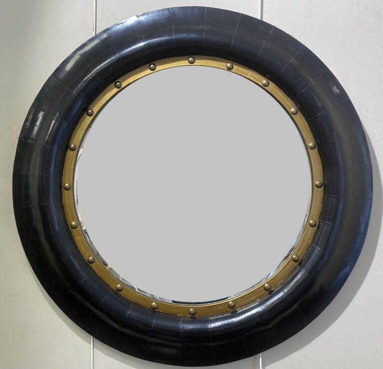 Travail du XXe siècle - Paire de grands miroirs ronds biseautés de couleur noir…