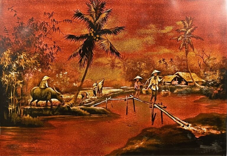 Vietnam - Panneau laqué rouge et doré représentant des porteurs d'eau sur un po…