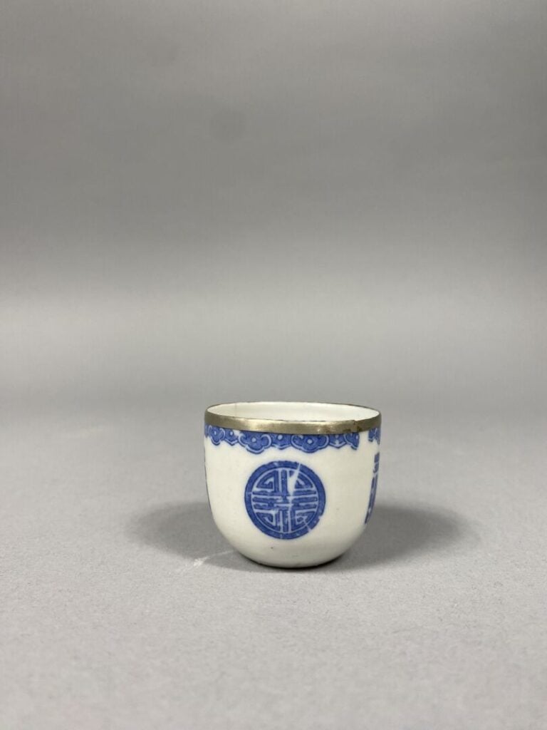 Vietnam - Petite assiette en porcelaine bleu blanc à décor de pêcheurs, bouvier…