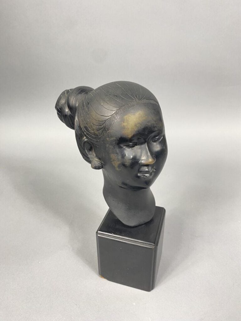 Vietnam, Probable Ecole de Bien-Hoa - Tête de jeune femme laotienne en bronze p…
