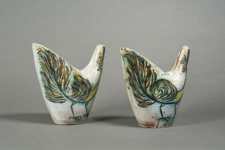 ACCOLAY (1945-1983) - Paire de vases de forme en terre cuite émaillée à décor e…