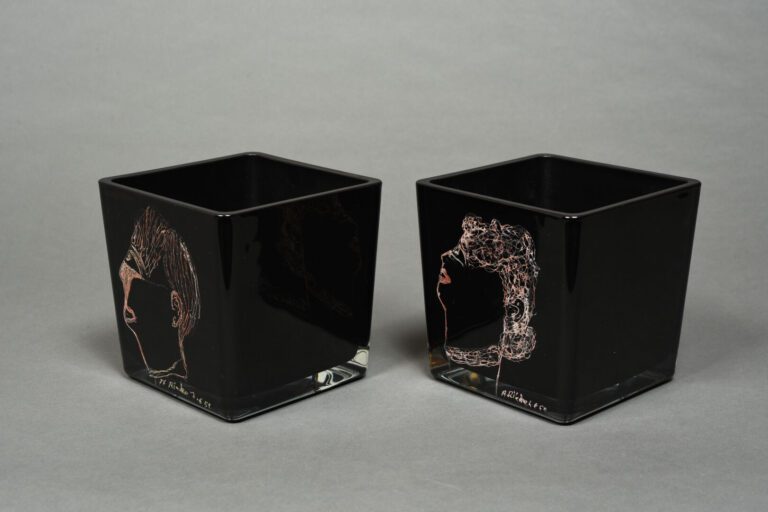 Anatole RIECKE (XXe siècle) - Paire de vases de forme carrée en verre épais à d…