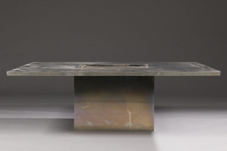 ATTRIBUÉ À WILLY RIZZO - Table basse de forme carrée en acier - 110 x 110 x 36…