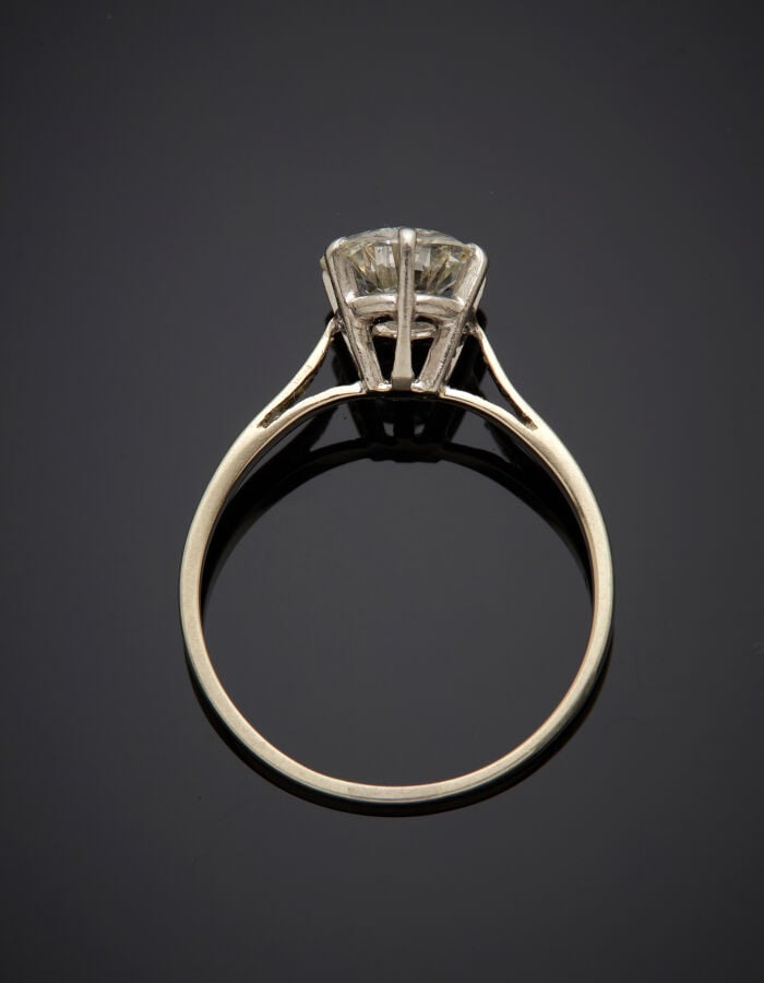 BAGUE taille ancienne pesant 1,42 carat. Chocs et égrisures. - On y joint un MO…