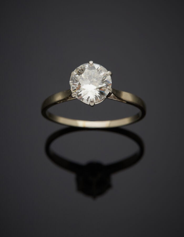 BAGUE taille ancienne pesant 1,42 carat. Chocs et égrisures. - On y joint un MO…