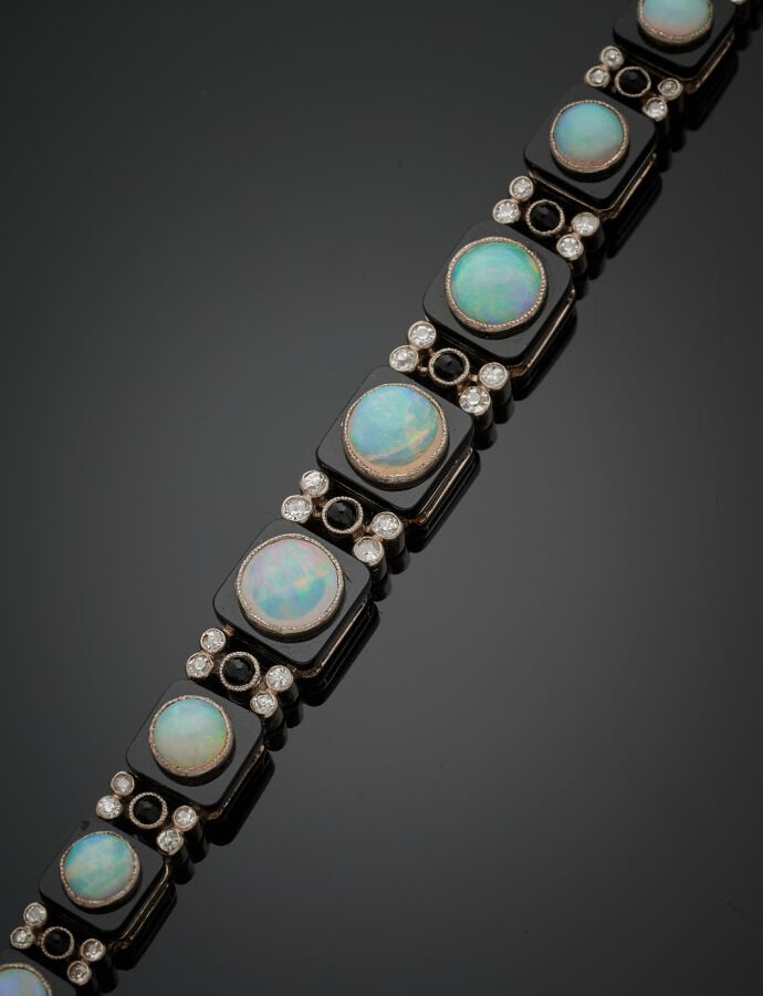 BRACELET en platine (min. 800‰) et or jaune (750‰) ornés de plaques d'onyx flan…