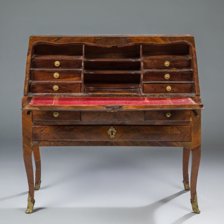 Bureau de pente en bois de placage marqueté en aile de - papillon, en feuilles…