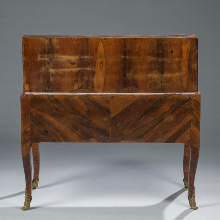Bureau de pente en bois de placage marqueté en aile de - papillon, en feuilles…