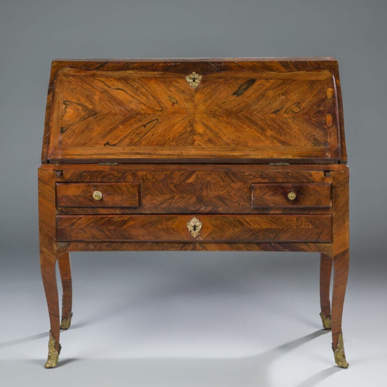Bureau de pente en bois de placage marqueté en aile de - papillon, en feuilles…