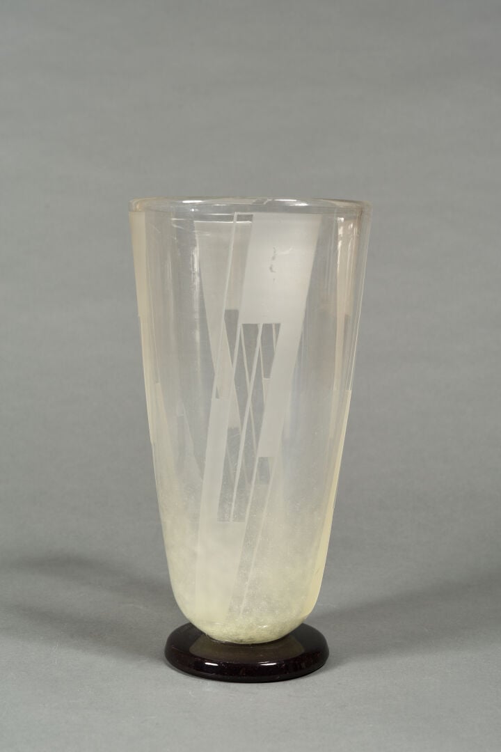 CHARDER-LE VERRE FRANÇAIS - Vase en verre translucide et teinté mauve à décor g…