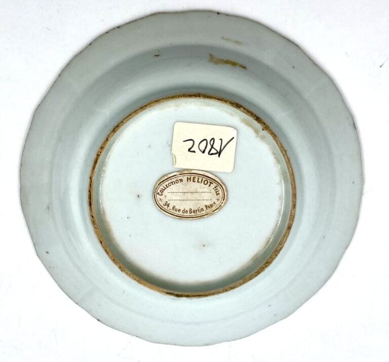 CHINE - Une assiette et un bol en porcelaine décorés en or sur fond bleu - poud…