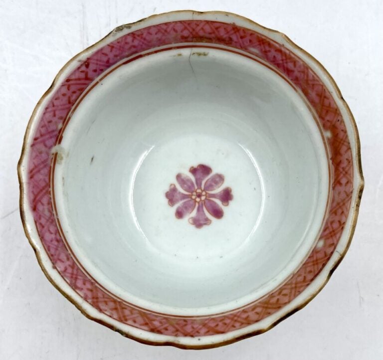 CHINE - Une assiette et un bol en porcelaine décorés en or sur fond bleu - poud…