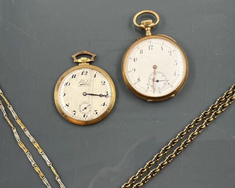 Deux MONTRES de POCHE en or jaune (750‰) uni. Chiffres arabes, chemins de fer,…
