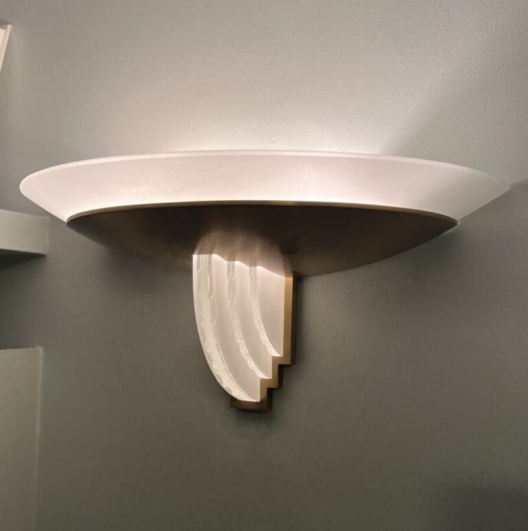ETABLISSEMENT PERZEL - Paire d'appliques en métal et verre moderniste - Signé -…