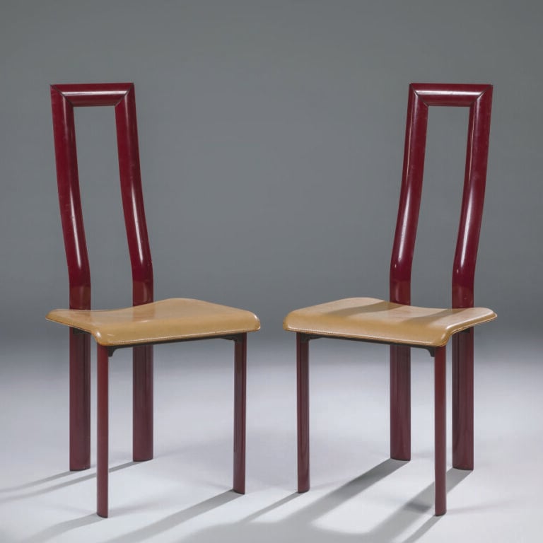 ETTORE SOTTSASS & MARCO ZANINI - Paire de chaises à haut dossier en bois laqué…