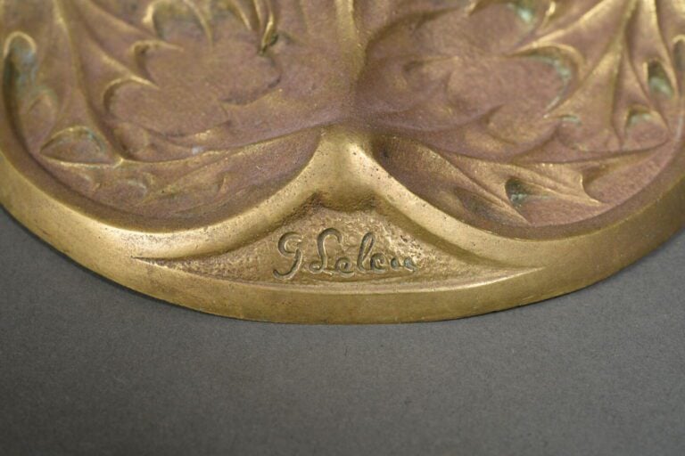 Georges LELEU (actif entre 1900 et 1940) - Lampe à pétrole à piétement en bronz…
