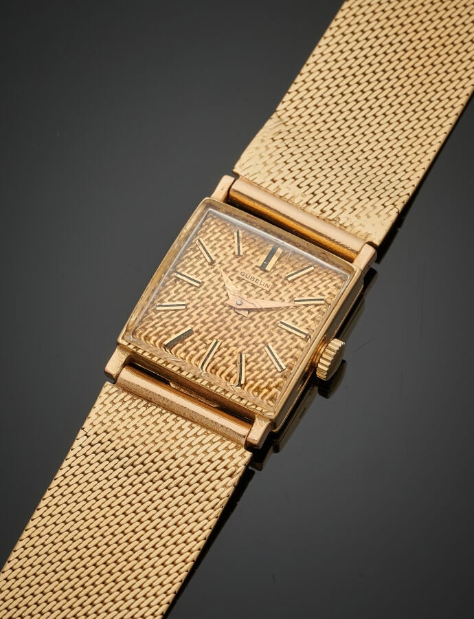 GÜBELIN - BRACELET MONTRE carrée de dame en or jaune (750‰). Cadran doré effet…