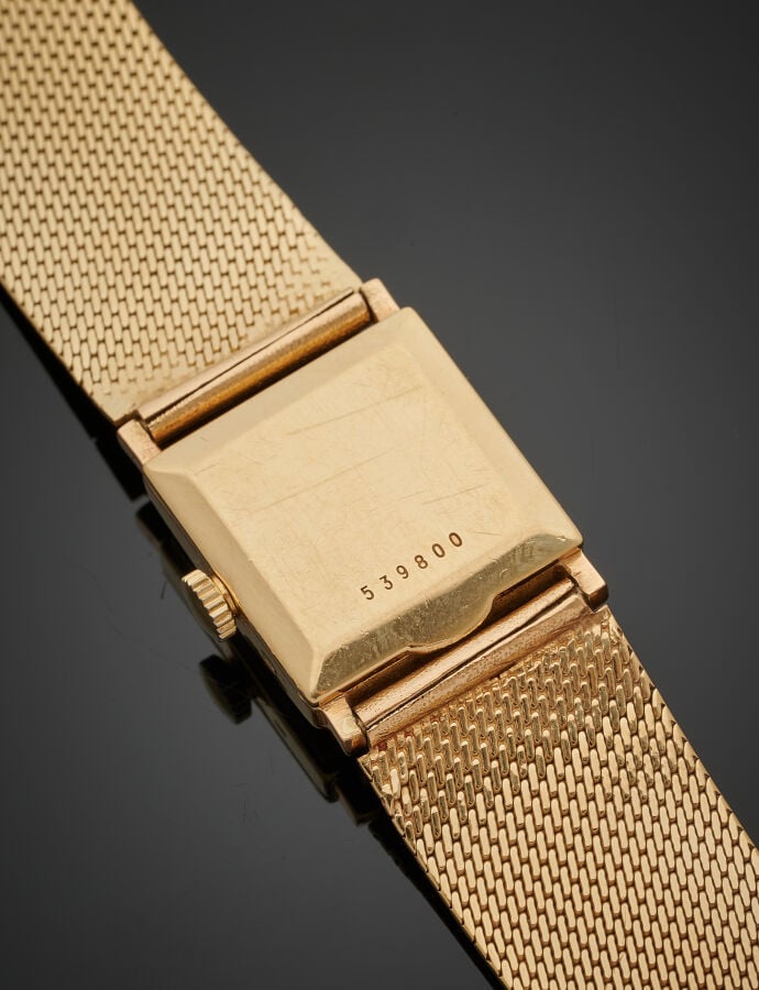 GÜBELIN - BRACELET MONTRE carrée de dame en or jaune (750‰). Cadran doré effet…