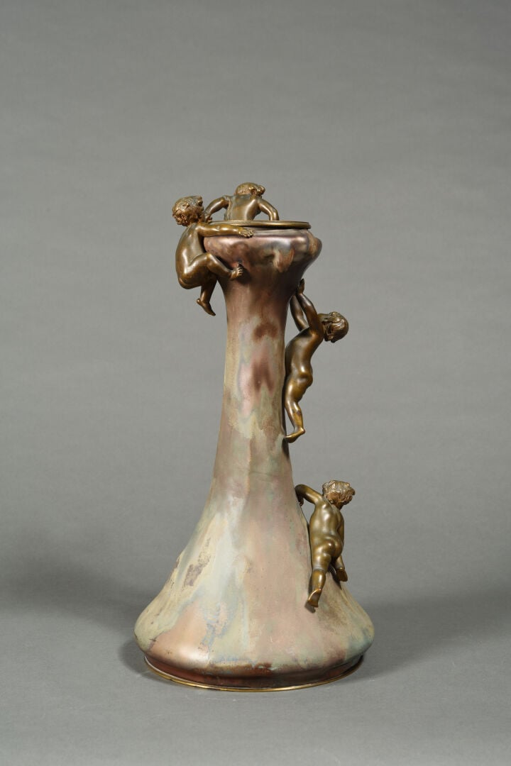 Henri-Honoré PLE (1853-1922) - Vase à panse renflée en bronze et céramique à dé…