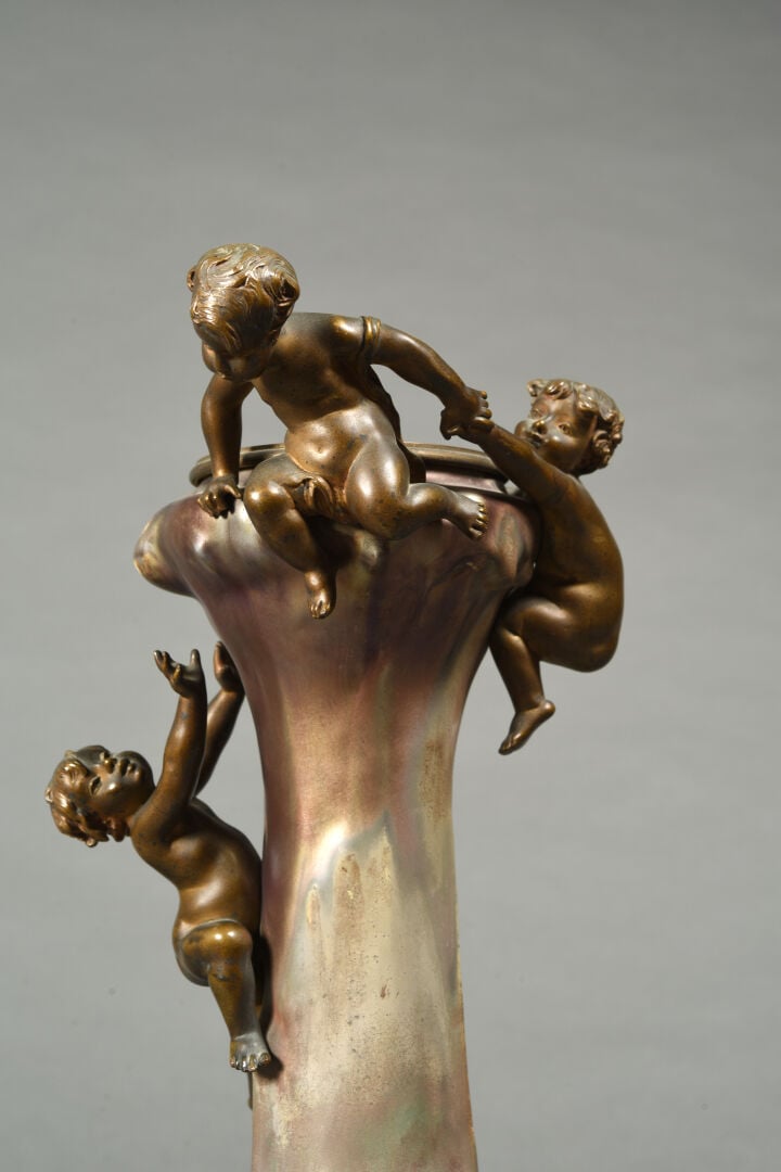 Henri-Honoré PLE (1853-1922) - Vase à panse renflée en bronze et céramique à dé…