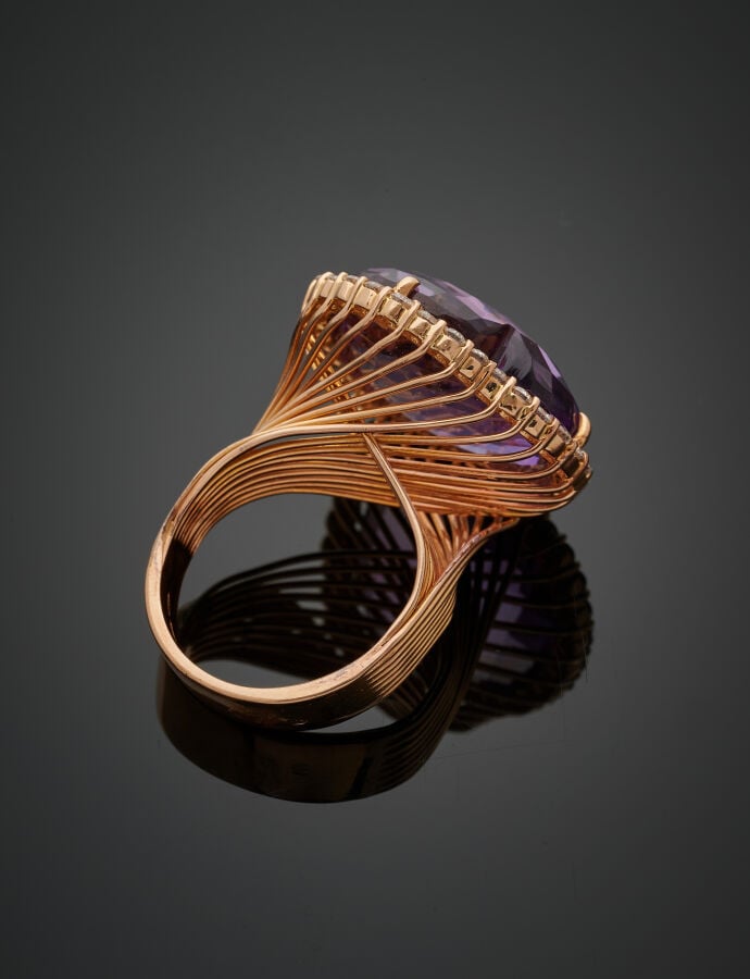 ITITOLI - Importante BAGUE « coeur » en fils d'or rose (750‰) serti d'une améth…