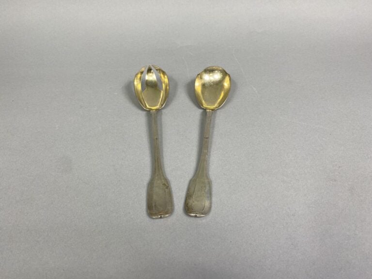 Ménagère en argent (925) modèle uni à pans comprenant 128 pièces : 18 couverts…