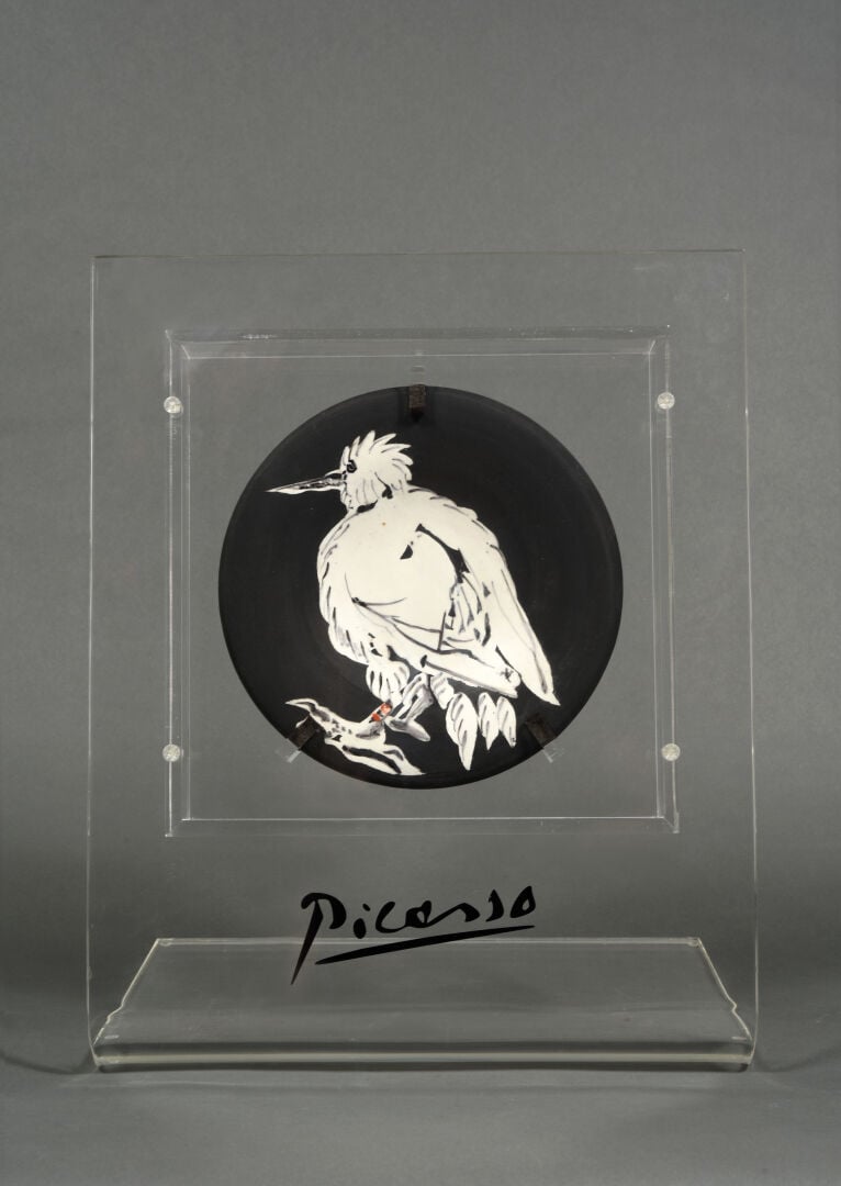 Pablo PICASSO (1881-1973) - Oiseau n°76, 1963 - Assiette en terre de faïence à…