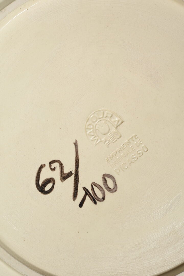 Pablo PICASSO (1881-1973) - Tête de chèvre de profil, 1952 - Plat rond carré en…