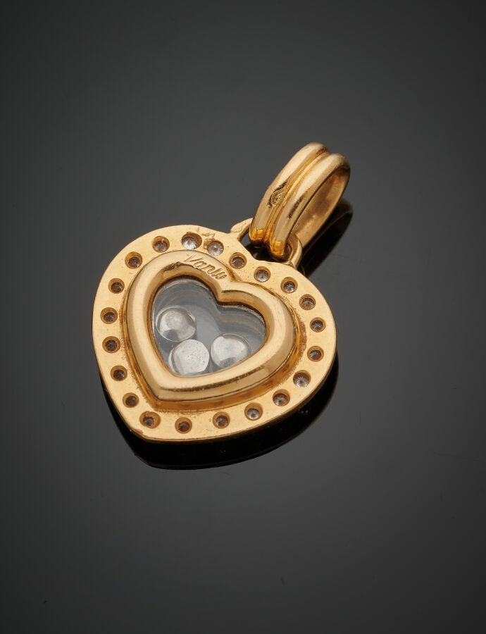 PENDENTIF « coeur » en or jaune et or gris (750‰) serti de diamants taille bril…