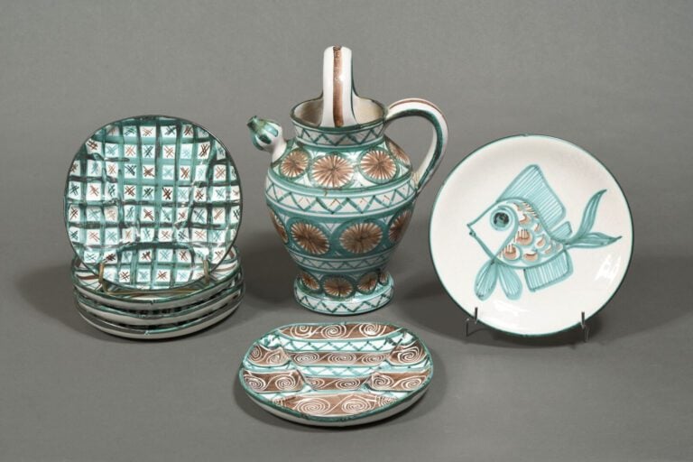 Robert PICAULT (1919-2000) - Ensemble en céramique émaillée polychrome comprena…