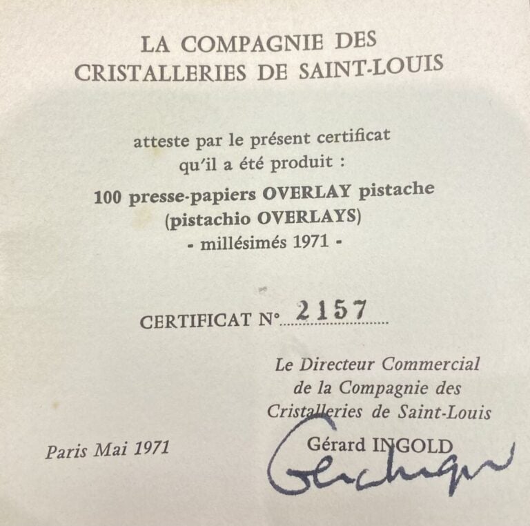 SAINT-LOUIS - Presse-papiers overlay pistache, signé et daté SL 1971, doublé su…