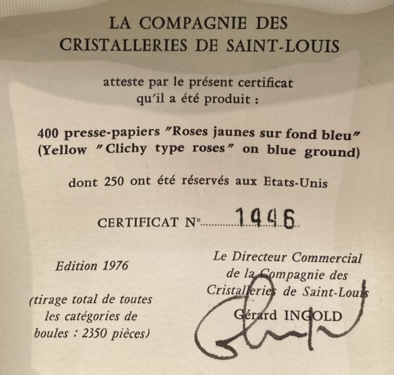 SAINT LOUIS - Presse-papiers signé et daté SL 1976 orné de deux roses de type C…
