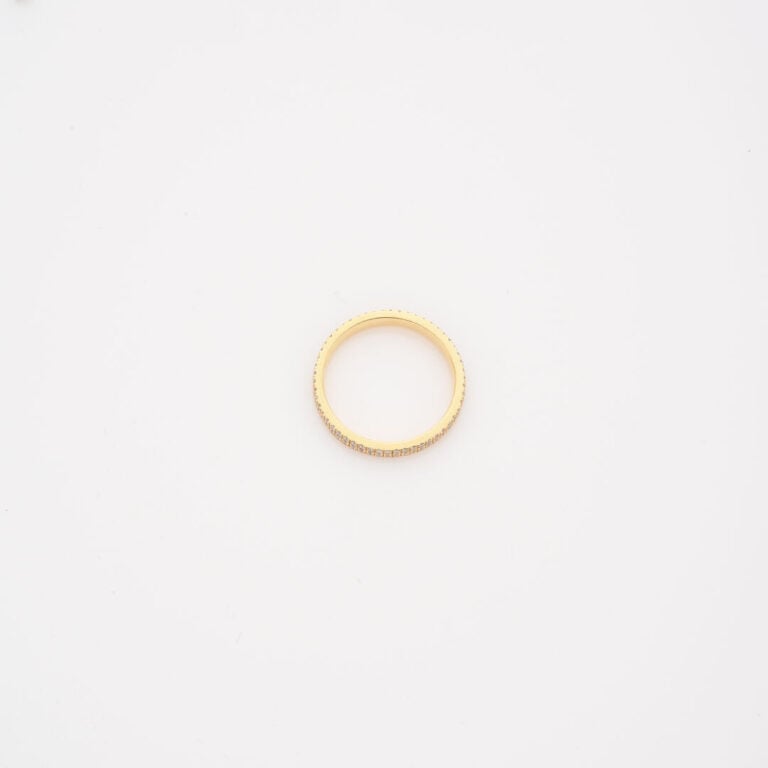 Alliance en or jaune (750) ornée d'un double rang de diamants taille brillant e…