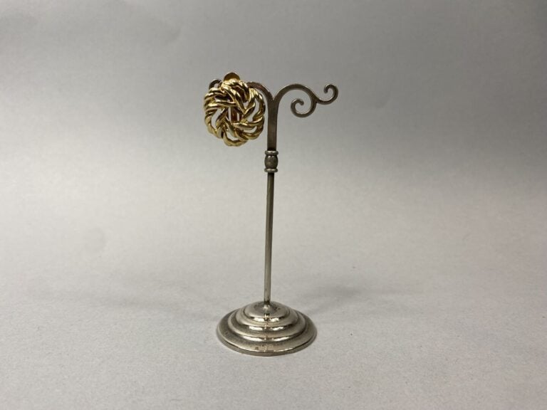 ANONYME - Paire de boucles d'oreilles clip fleur en métal doré - Diam : 2.9 cm…
