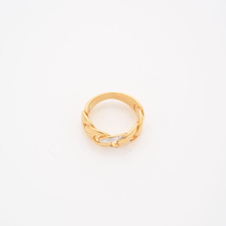 *Bague bandeau en ors (375) jaune et gris à motif de maille gourmette, un maill…