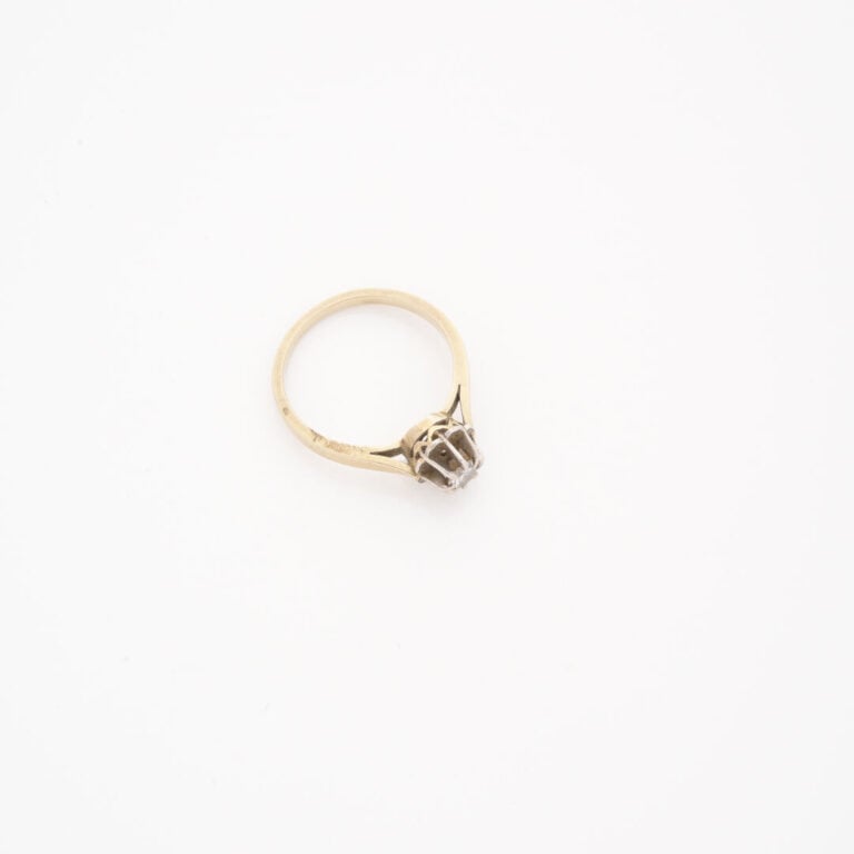 Bague solitaire en or gris (750) et platine (850) ornée d'un diamant taille bri…