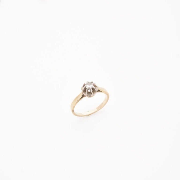 Bague solitaire en or gris (750) et platine (850) ornée d'un diamant taille bri…
