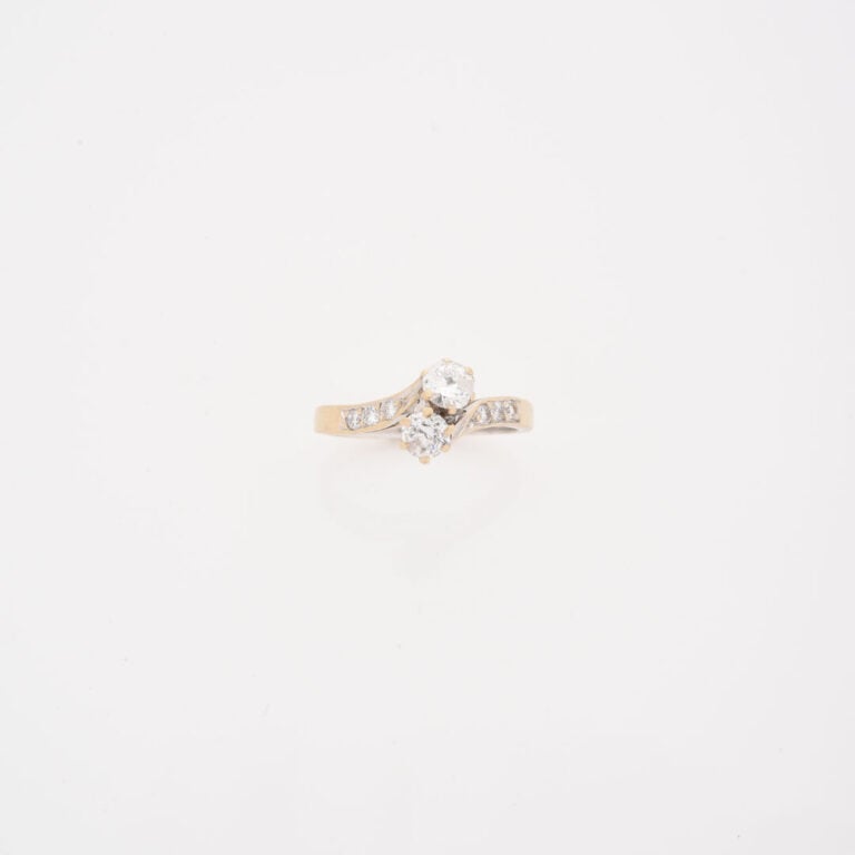 Bague Toi et Moi en or gris (750) ornée de deux diamants taille brillant en ser…