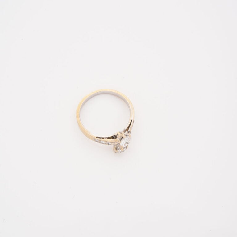 Bague Toi et Moi en or gris (750) ornée de deux diamants taille brillant en ser…