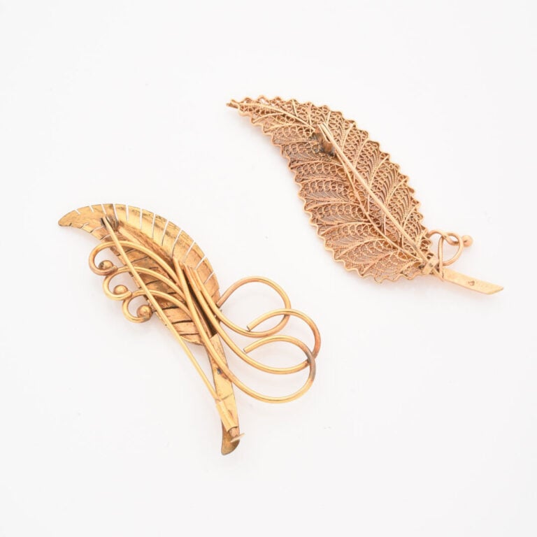 *Broche Feuille en or jaune (750) à motif filigrané - Poids : 10 g - L : 6.8 cm…