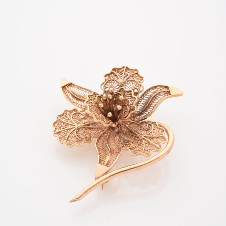 *Broche Fleur en or jaune (750) à décor filigrané - Travail du Bénin - Poids :…