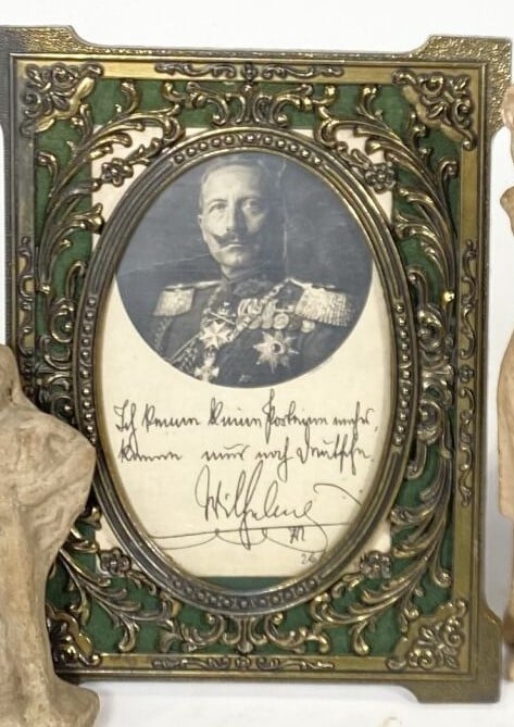 Cadre comprenant un portrait du Kaiser Guillaume III - - Lot à retirer à Paname…
