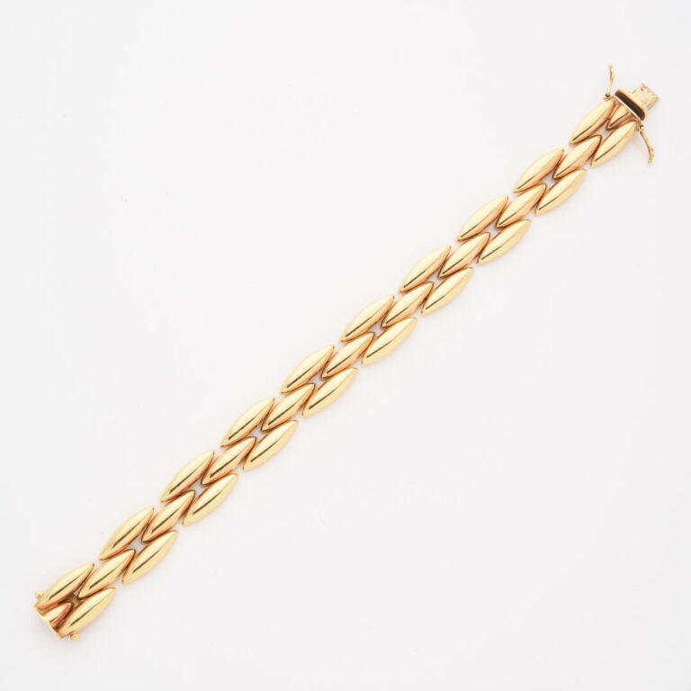 CARTIER - Bracelet articulé modèle Gentiane en or jaune (750) formé de trois ra…