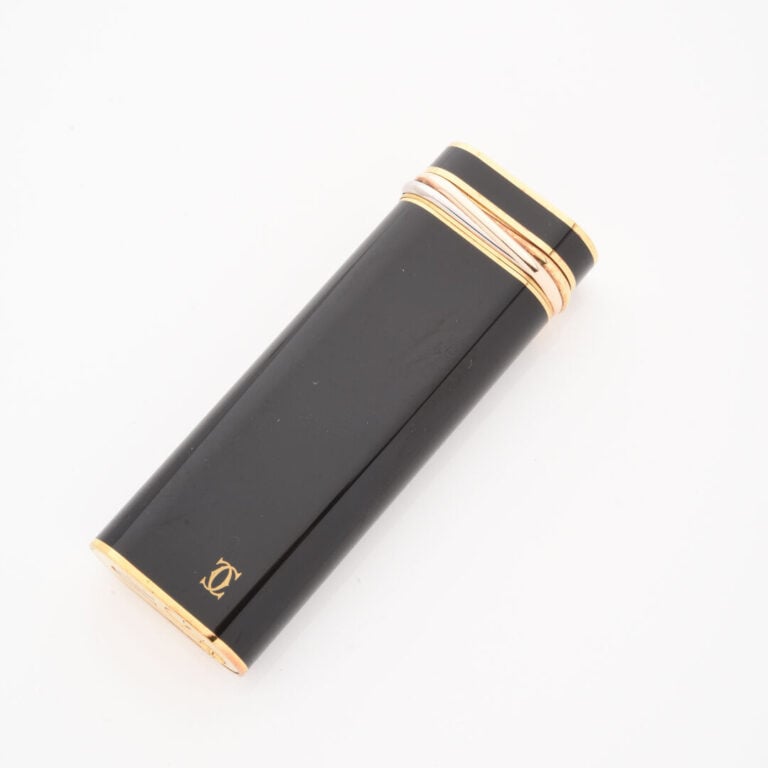 CARTIER - Briquet modèle Trinity en métal doré laqué noir - Signé et numéroté 8…