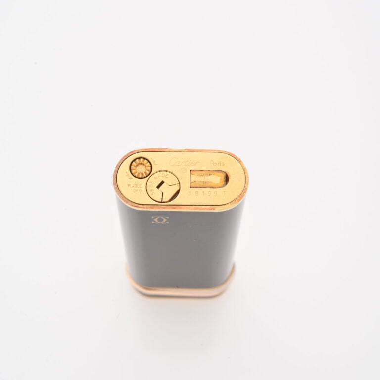 CARTIER - Briquet modèle Trinity en métal doré laqué noir - Signé et numéroté 8…