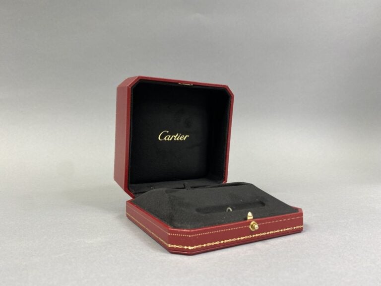 CARTIER - Ecrin de présentation rouge pour un bracelet - 12 x 12 x 6 cm - (très…
