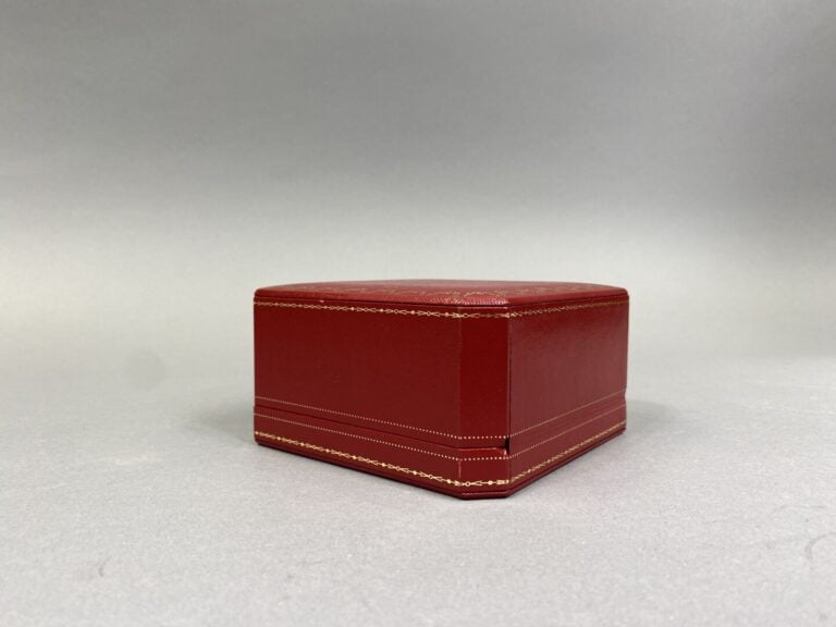 CARTIER - Ecrin de présentation rouge pour un bracelet - 12 x 12 x 6 cm - (très…