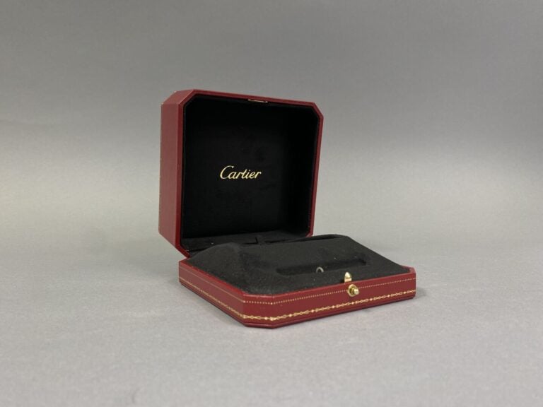 CARTIER - Ecrin de présentation rouge pour un bracelet - 12 x 12 x 6 cm - (très…