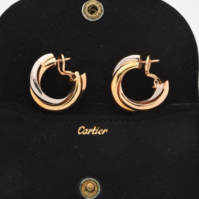 CARTIER - Paire de clips d'oreilles modèle Trinity en or (750) trois tons - Sig…